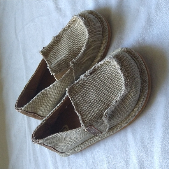 Toddler.Never worn: Canvas Shoes. Size 10 Toddler. Unisex - Picture 5 of 12